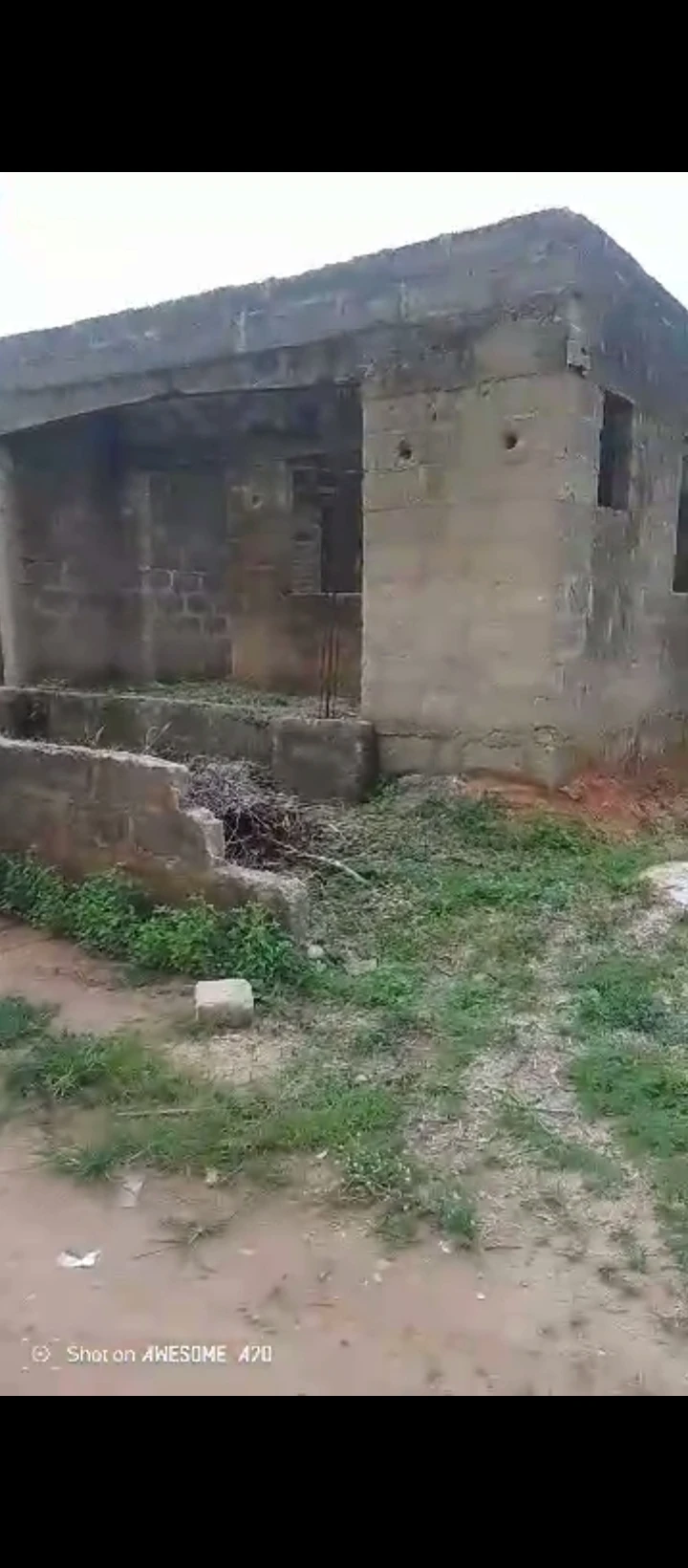 Uncompleted Building for Sale in Captain osa farm sapele road bypass, Edo - Image 1