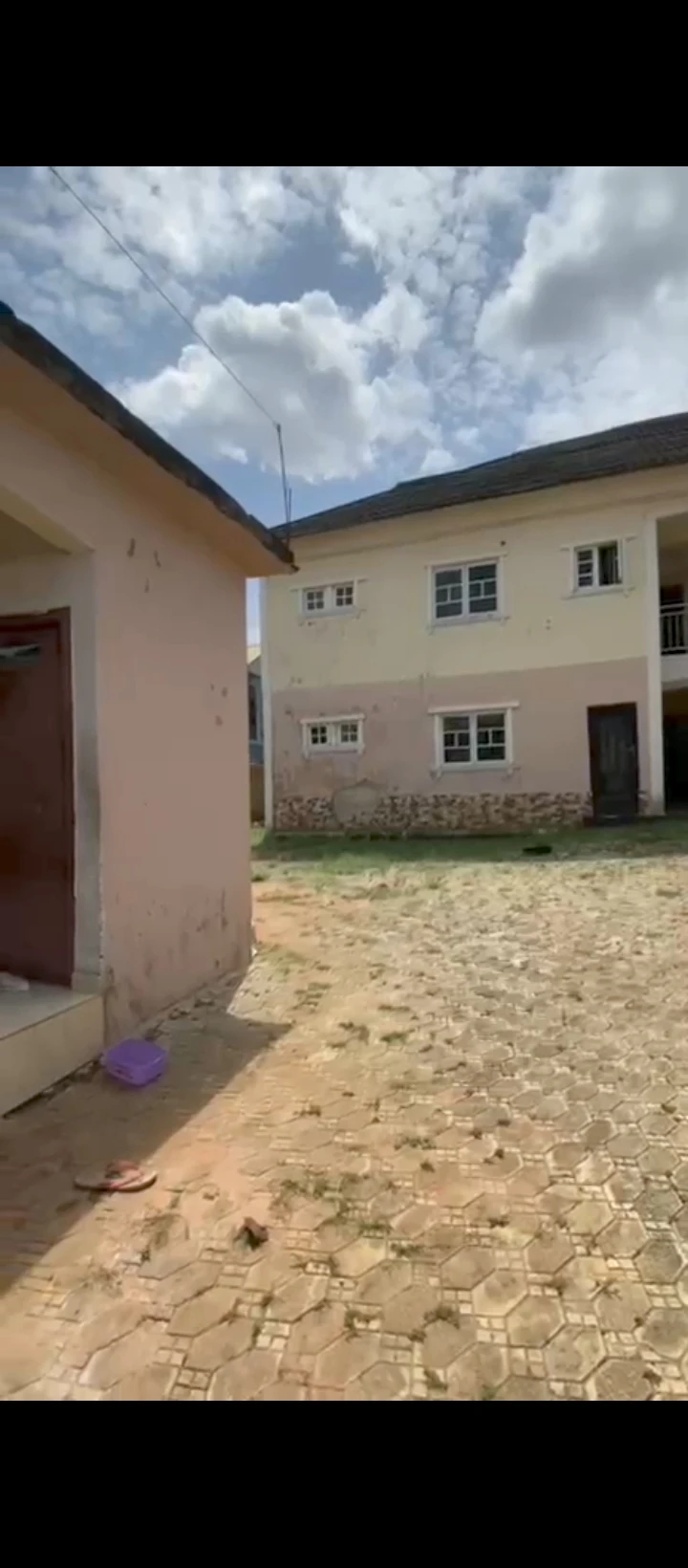 Duplex for Sale in EVBUKUN off sapele road, Edo - Image 4