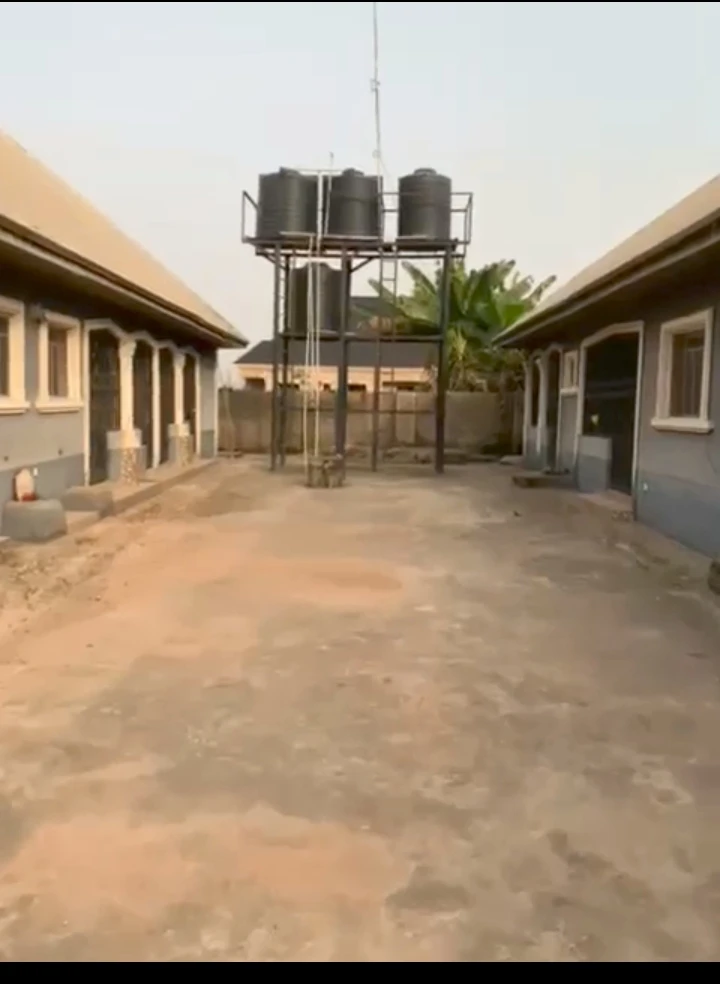 Bungalow for Sale in very close to Sapele Rd express, At Ogheghe Community BeninCity.., Edo - Image 2