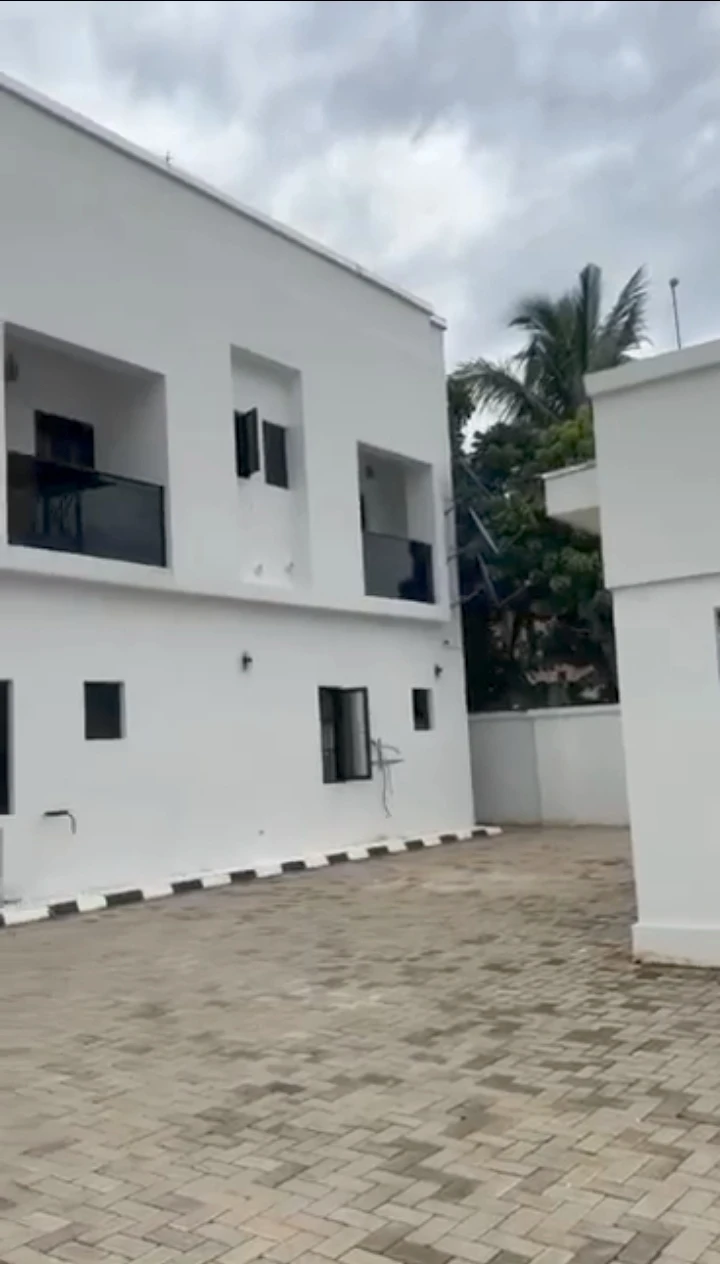 Hotel for Sale in Airport road, Edo - Image 3