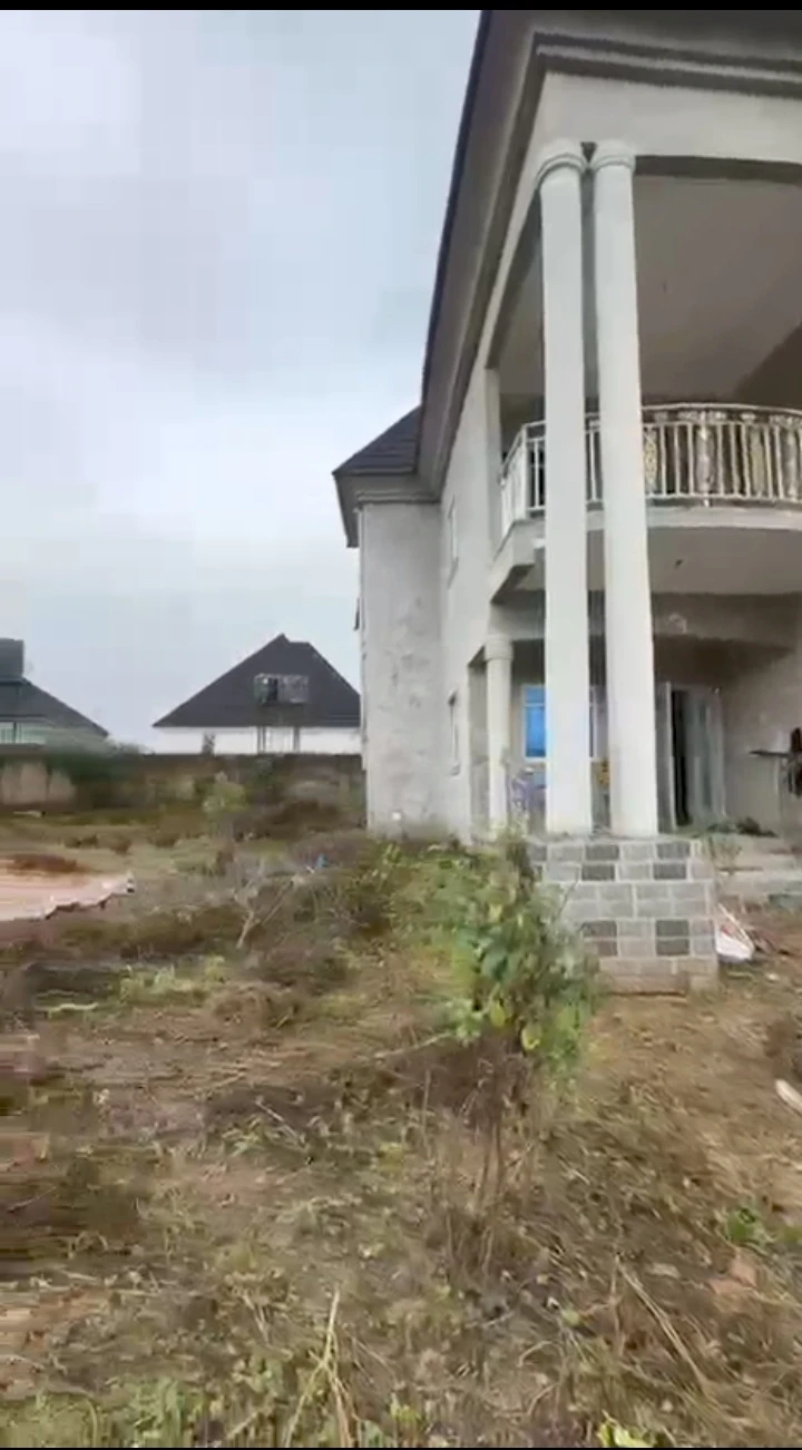 Uncompleted Building for Sale in Okhouromi, Edo - Image 1