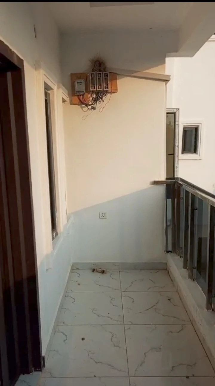 3 Bedroom Flat for Sale in Ogunwenyin road off ugbor village road, Edo - Image 1