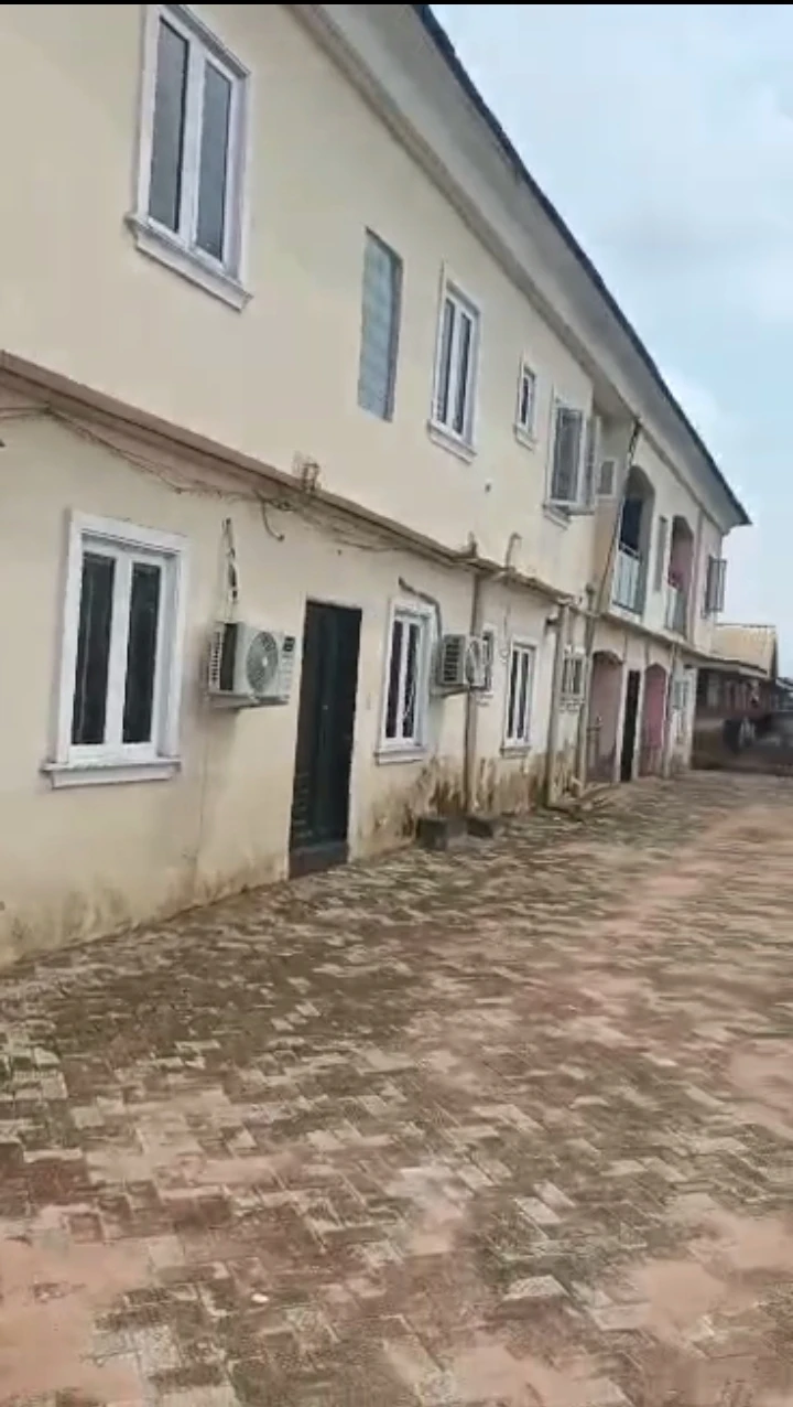 3 Bedroom Flat for Sale in Okhabere, Edo - Image 1