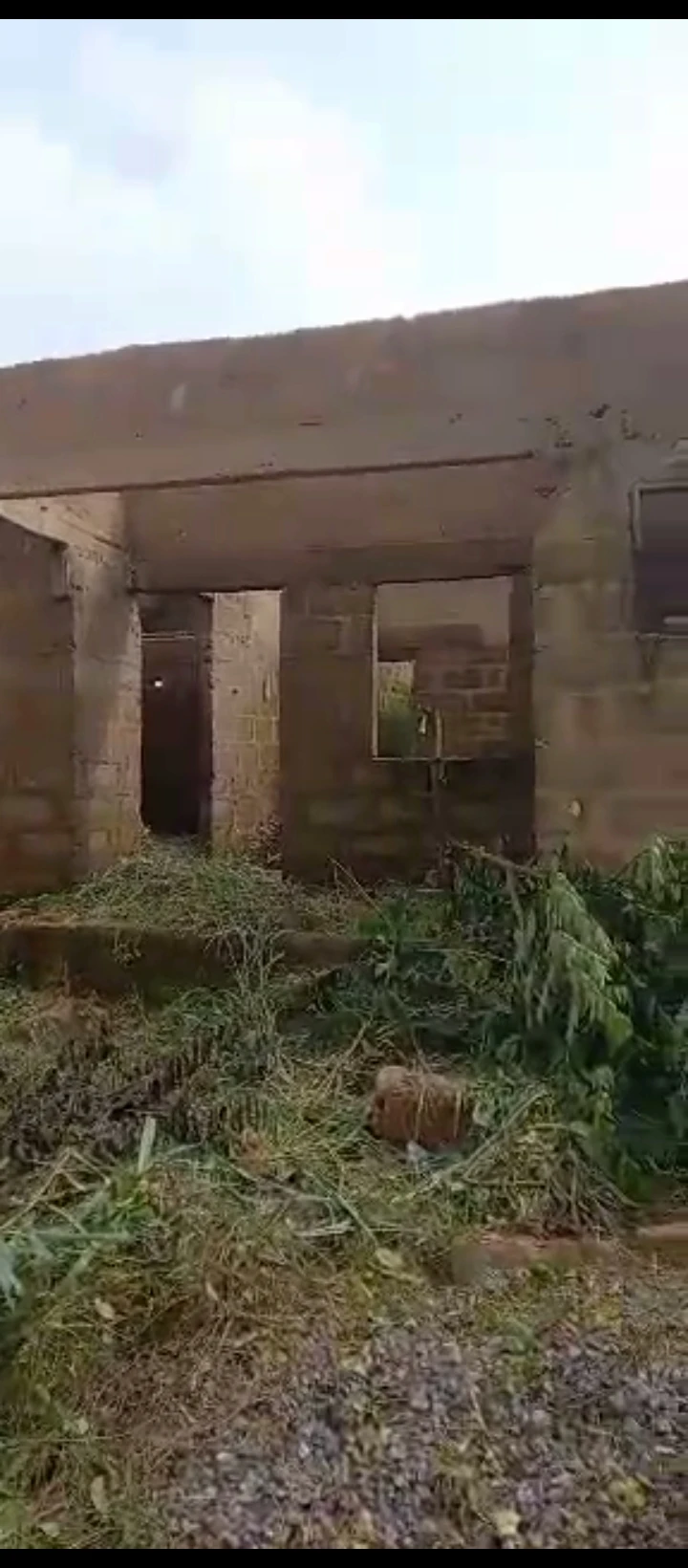 Uncompleted Building for Sale in Obagie road, Edo - Image 1