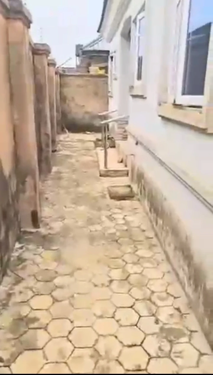 Bungalow for Sale in Pz off sapele road, Edo - Image 1