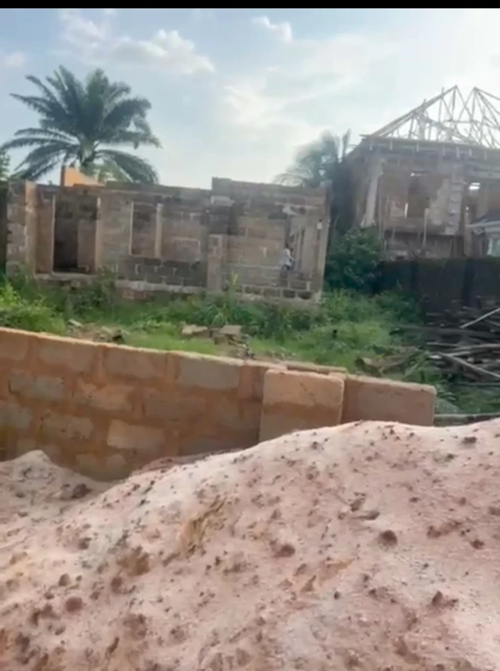 Uncompleted Building for Sale in First ugbor, Edo - Image 1