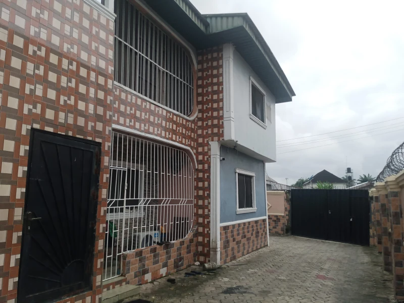 3 Bedroom Flat for Rent in Ajide edjeba warri, Delta - Image 1