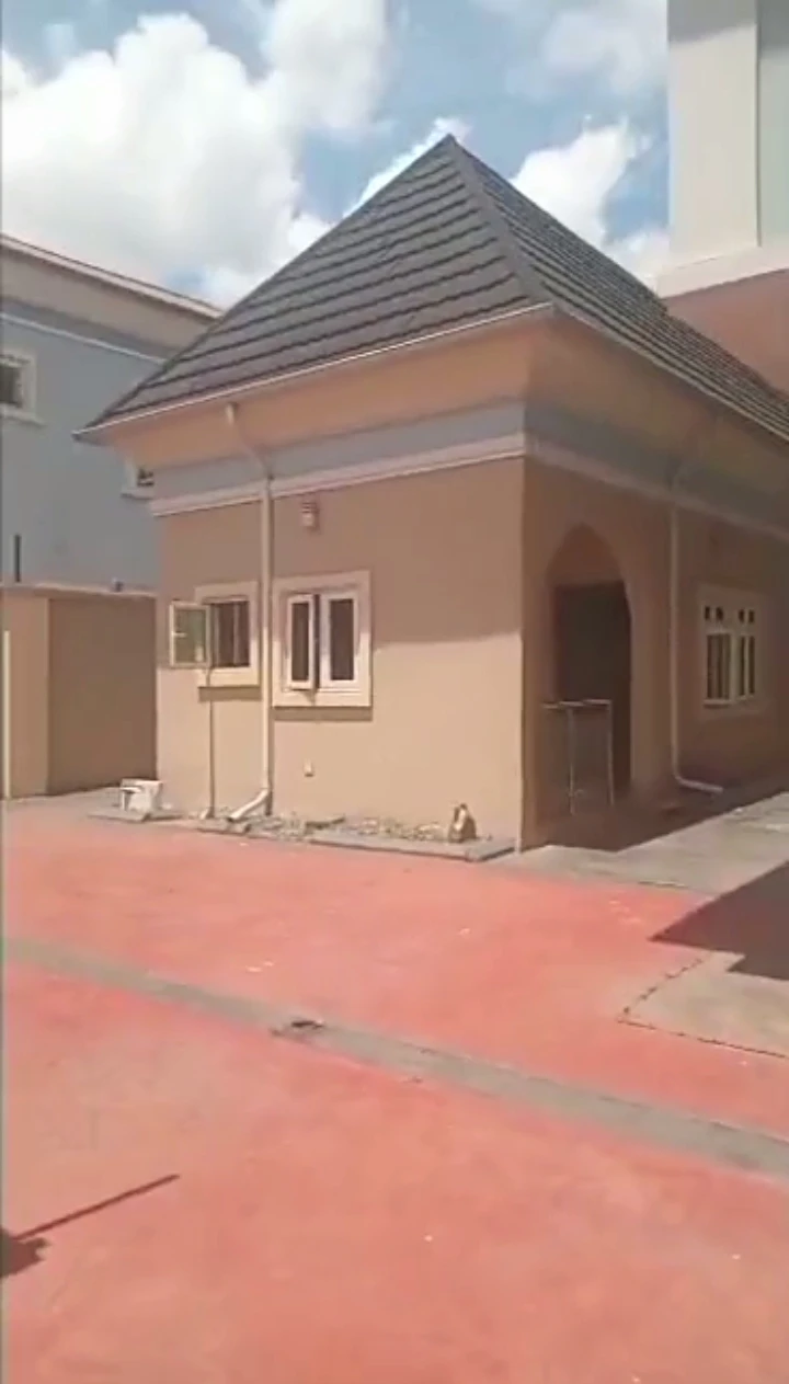 Duplex for Rent in Etete GRA, Edo - Image 3