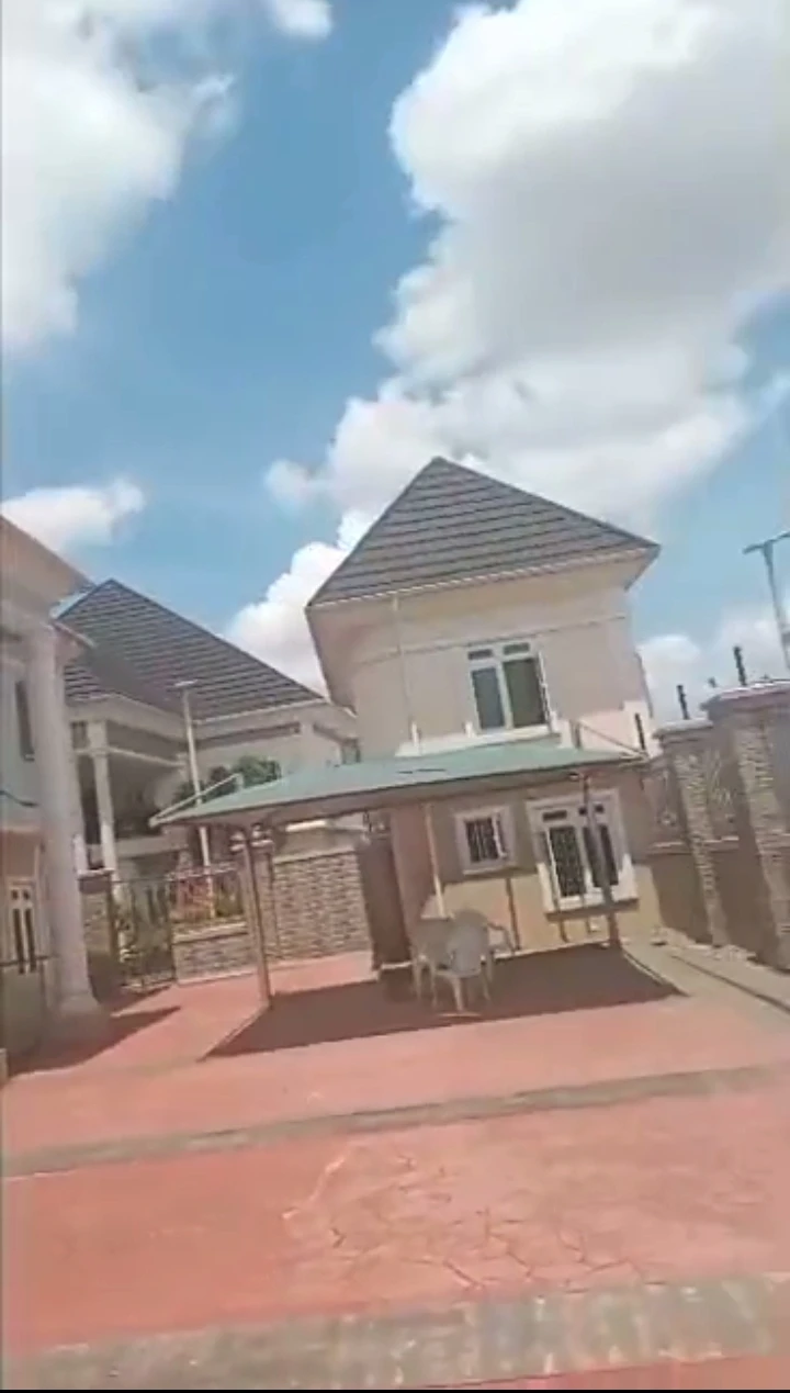 Duplex for Rent in Etete GRA, Edo - Image 1