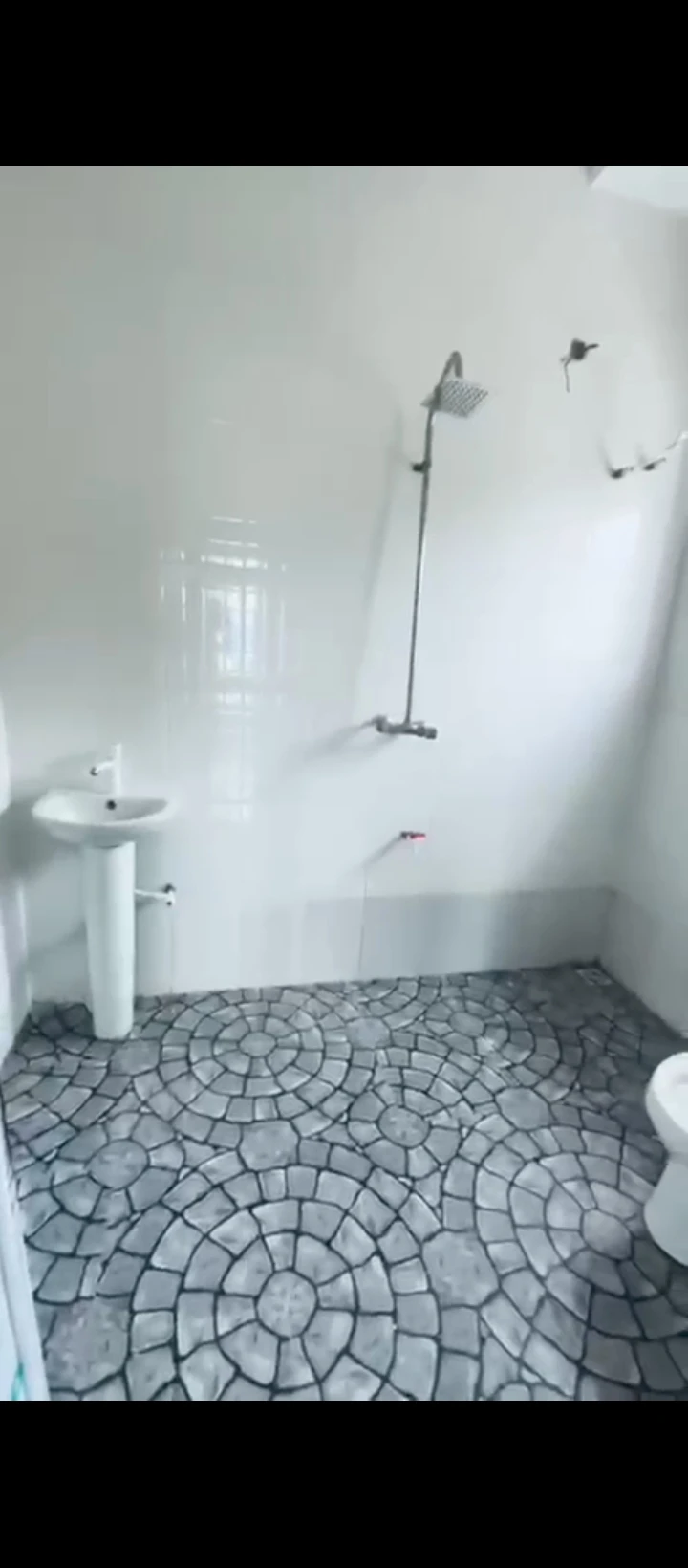 3 Bedroom Flat for Rent in Ogunwenyin, Edo - Image 2