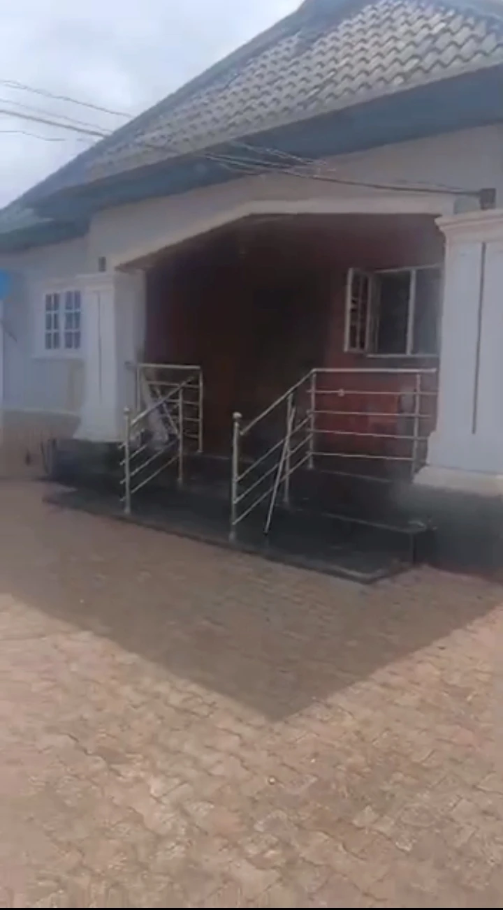 4 Bedroom Flat for Sale in Arougba, Edo - Image 1
