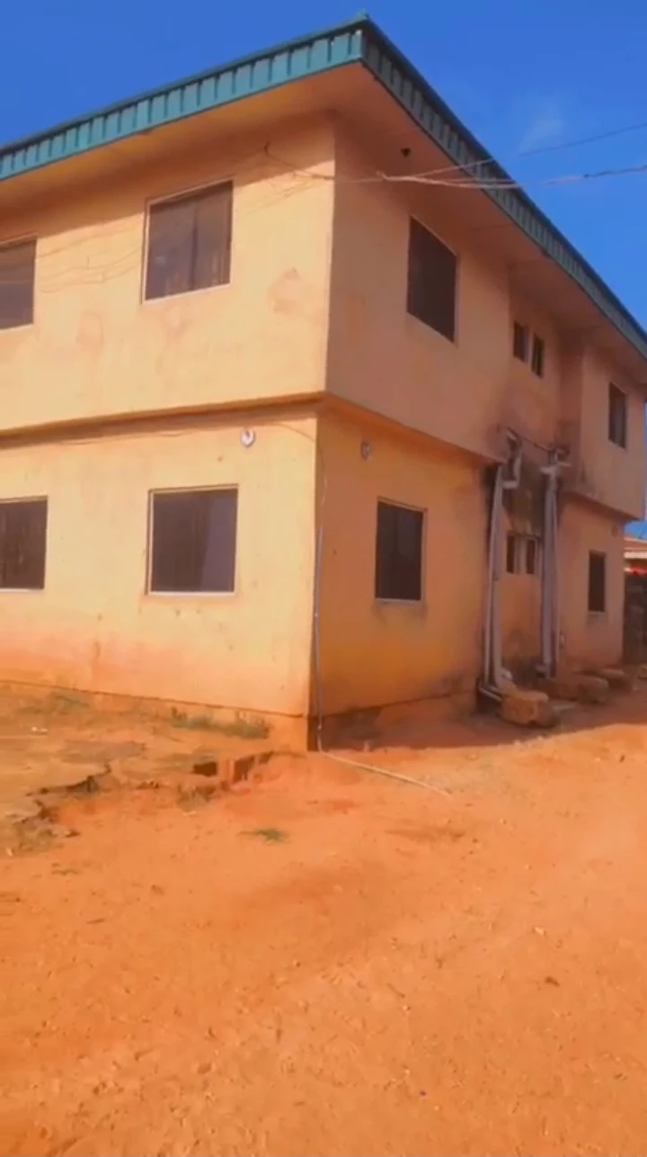 3 Bedroom Flat for Sale in Ekosodin, Edo - Image 1