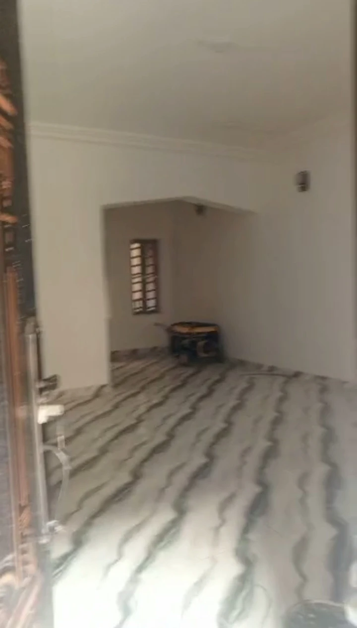 3 Bedroom Flat for Sale in Off limit Road Gra just 200ft to the tarred road. Benin city Edo state., Edo - Image 1