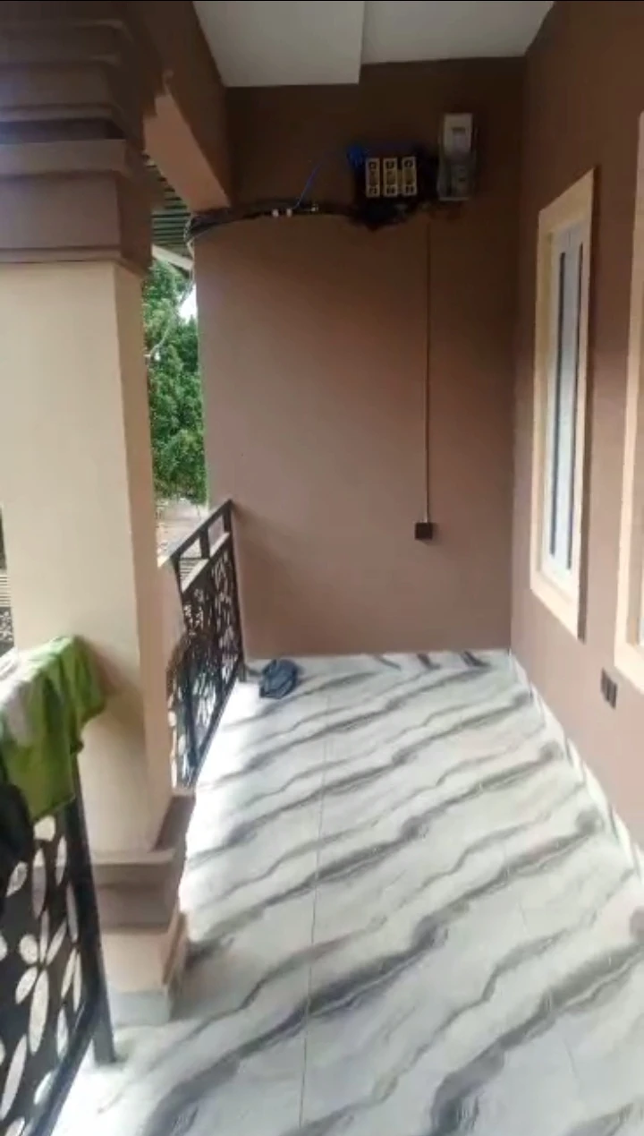 3 Bedroom Flat for Sale in Off limit Road Gra just 200ft to the tarred road. Benin city Edo state., Edo - Image 2