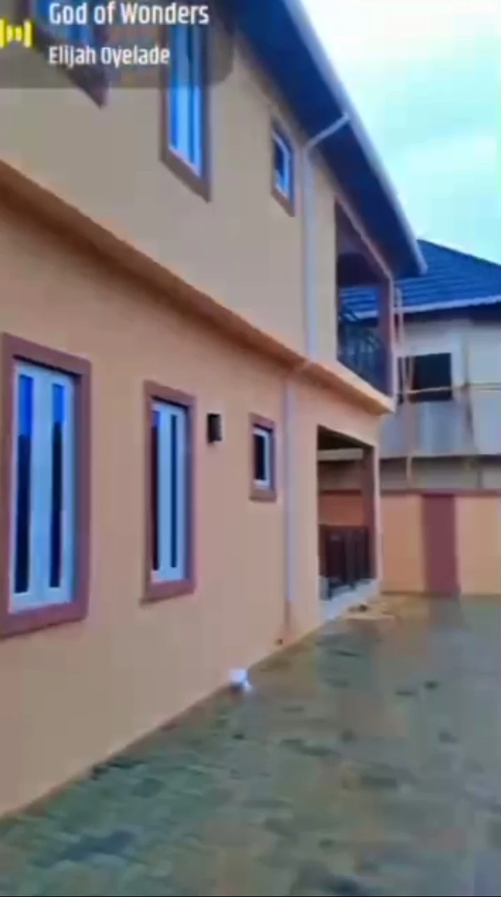 3 Bedroom Flat for Sale in Limit road, Edo - Image 2