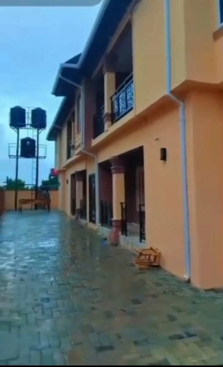 3 Bedroom Flat for Sale in Limit road, Edo - Image 1
