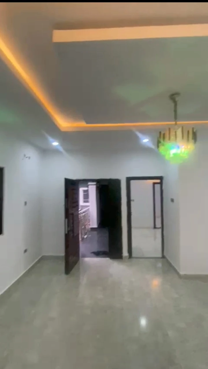 2 Bedroom Flat for Rent in Gapiona airport road, Edo - Image 1