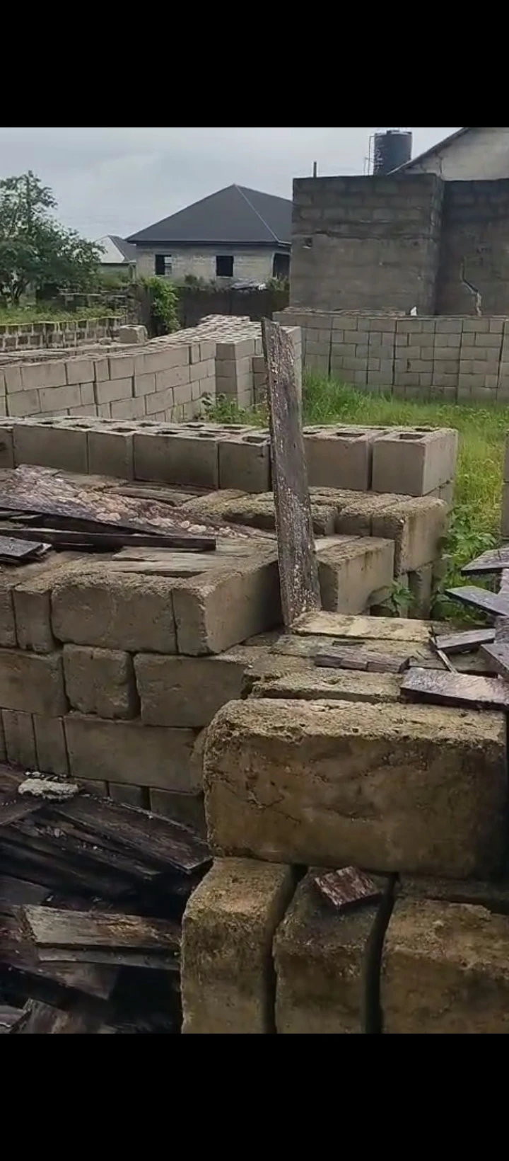 Uncompleted Building for Sale in First Amekpa Warri Delta state, Delta - Image 1