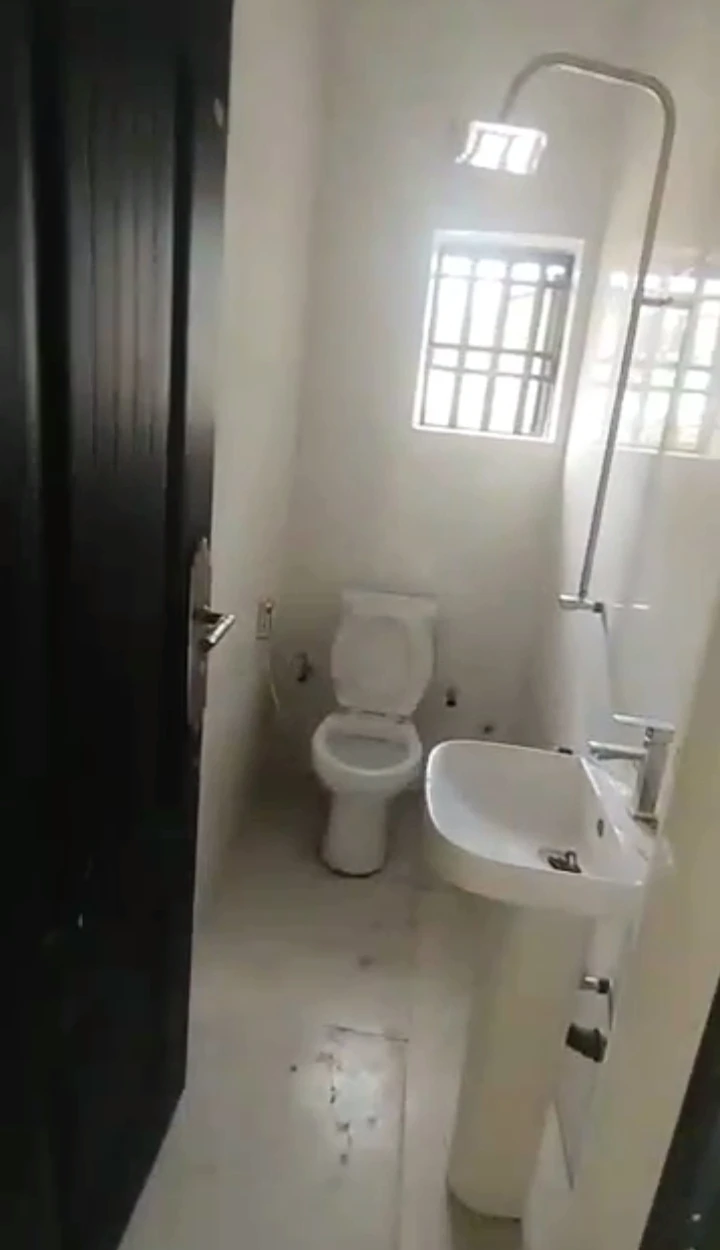 Duplex for Rent in Limit road, Edo - Image 2