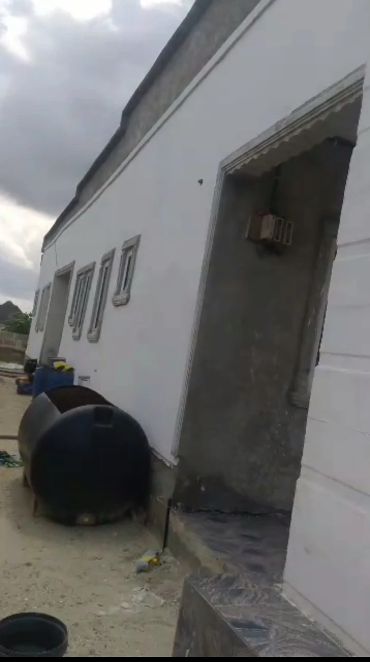 3 Bedroom Flat for Sale in Udu Warri, Delta - Image 1