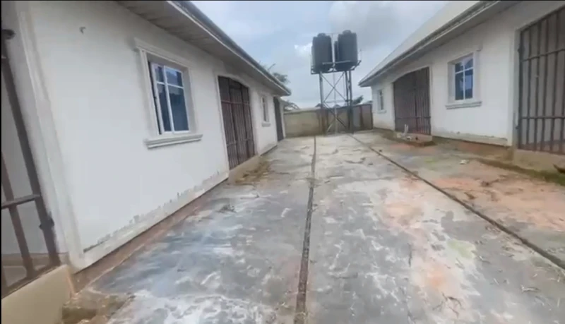 Bungalow for Sale in Uhie sapele road, Edo - Image 3