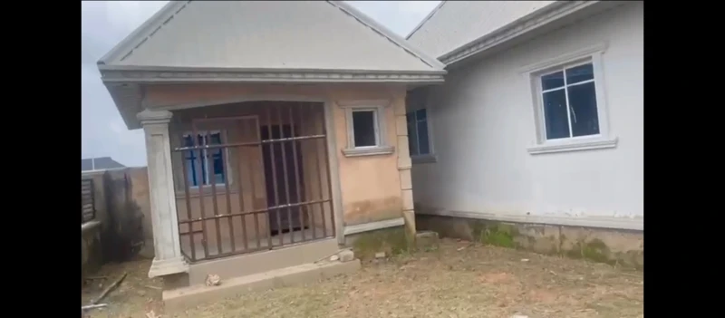 Bungalow for Sale in Uhie sapele road, Edo - Image 2