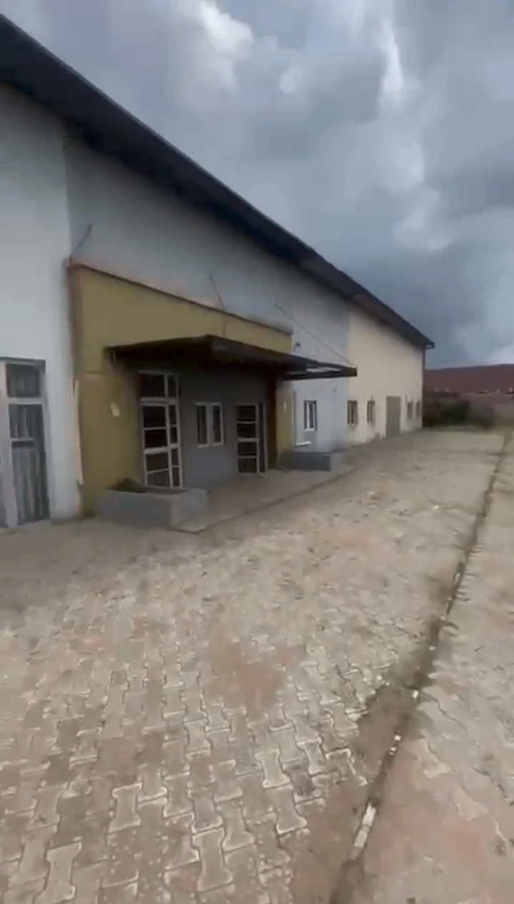 Ware House for Sale in Isihor Lagos ibadan express way, Edo - Image 1