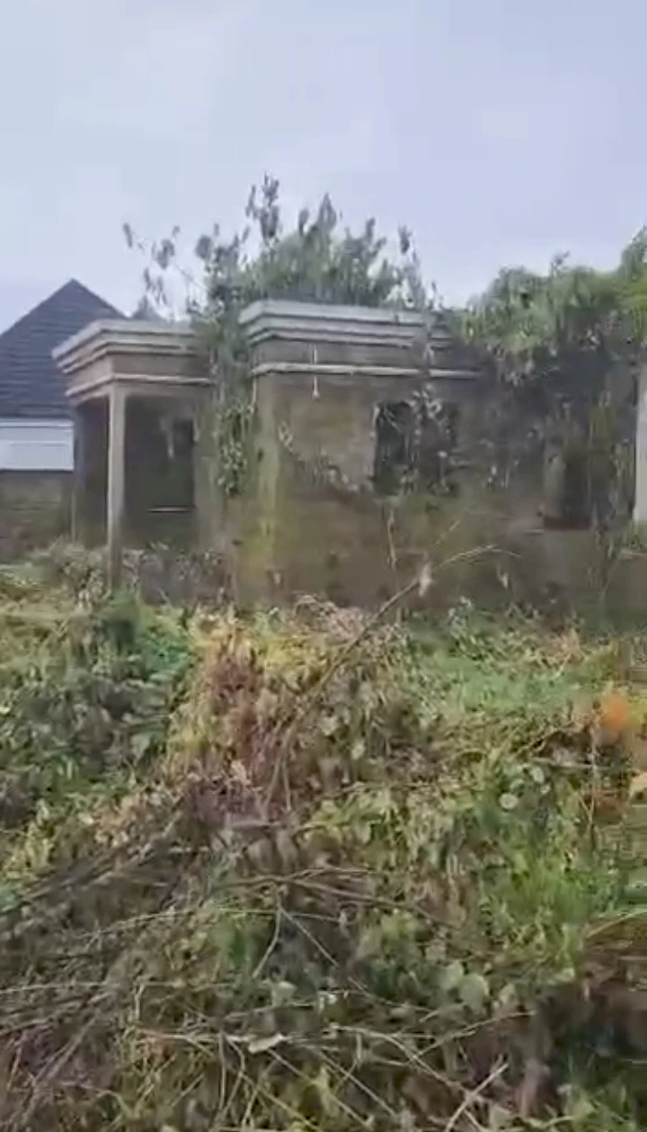 Uncompleted Building for Sale in Okhouromi, Edo - Image 1