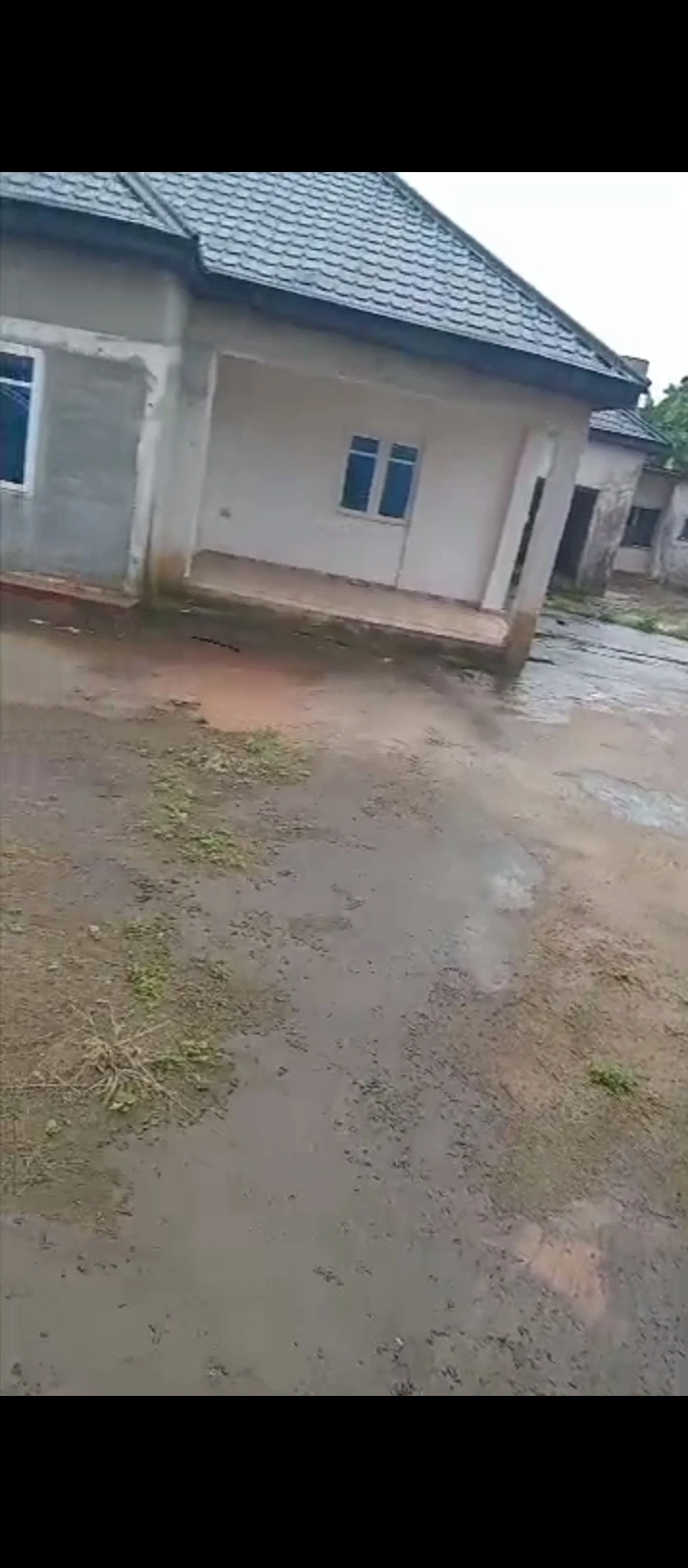 Bungalow for Sale in boundary road, Edo - Image 2