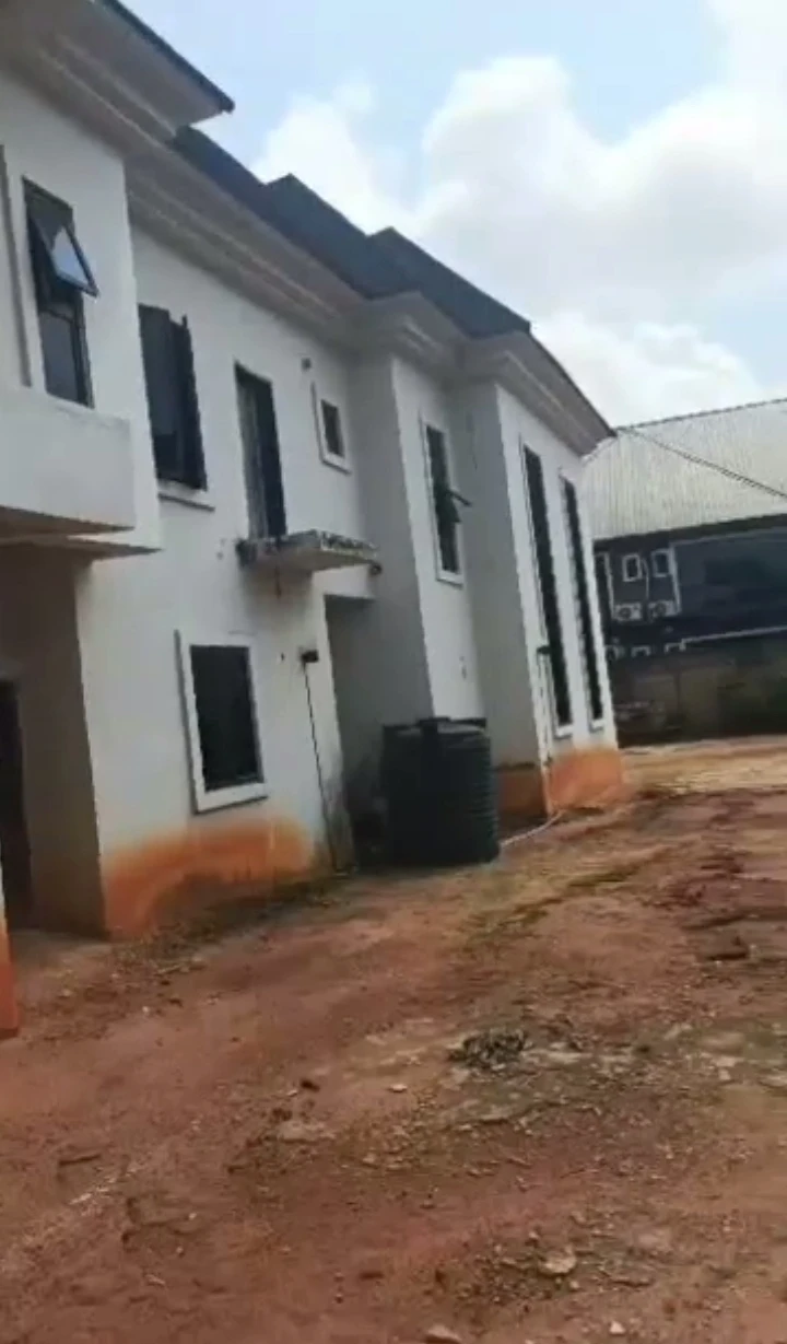 Duplex for Sale in Ugbor, Edo - Image 2
