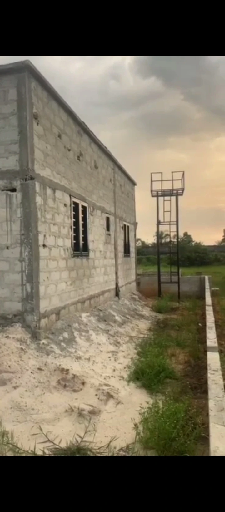 Uncompleted Building for Sale in Udu by train station egiegi, Delta - Image 1