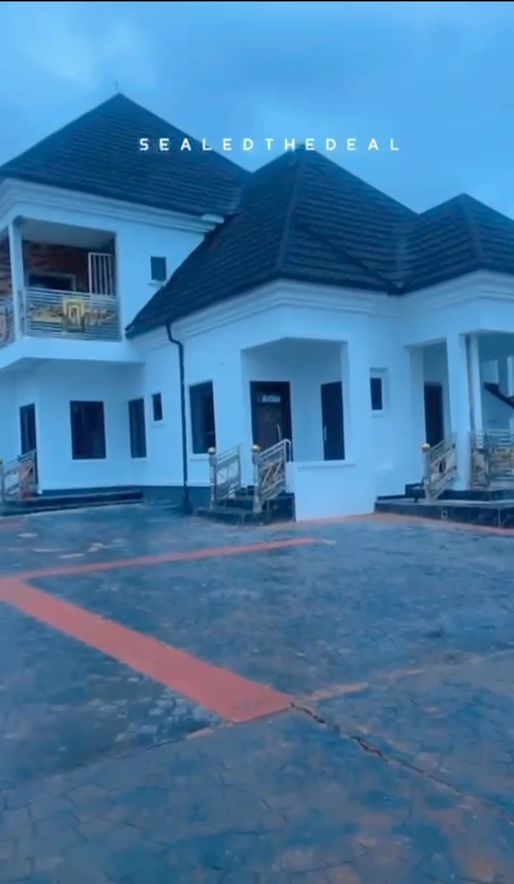 Duplex for Sale in ugbor  MTN max, Edo - Image 2