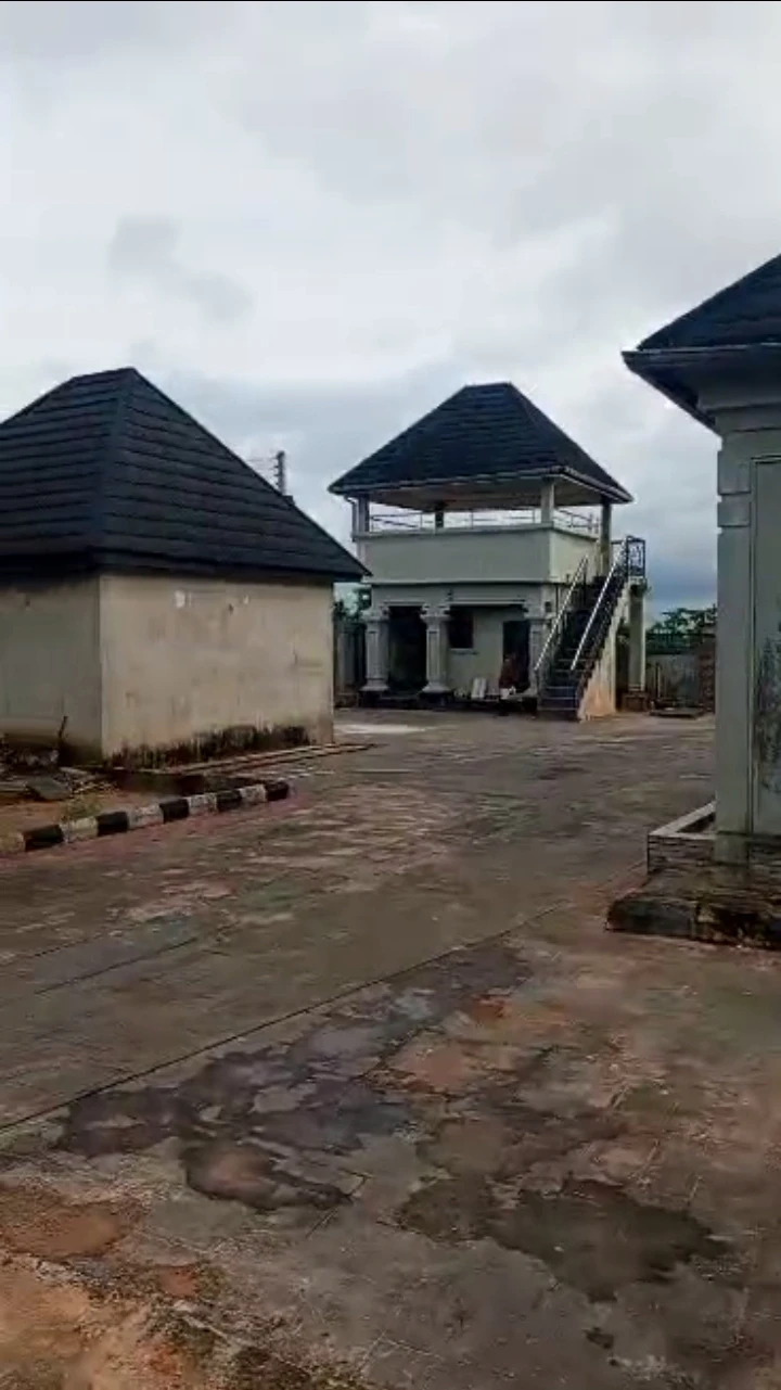 Bungalow for Sale in Pinnurt by obe community sapele road, Edo - Image 2