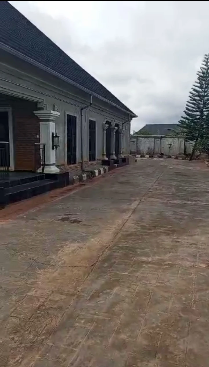 Bungalow for Sale in Pinnurt by obe community sapele road, Edo - Image 1