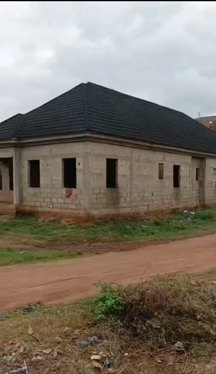 Uncompleted Building for Sale in Ugbor central, Edo - Image 1