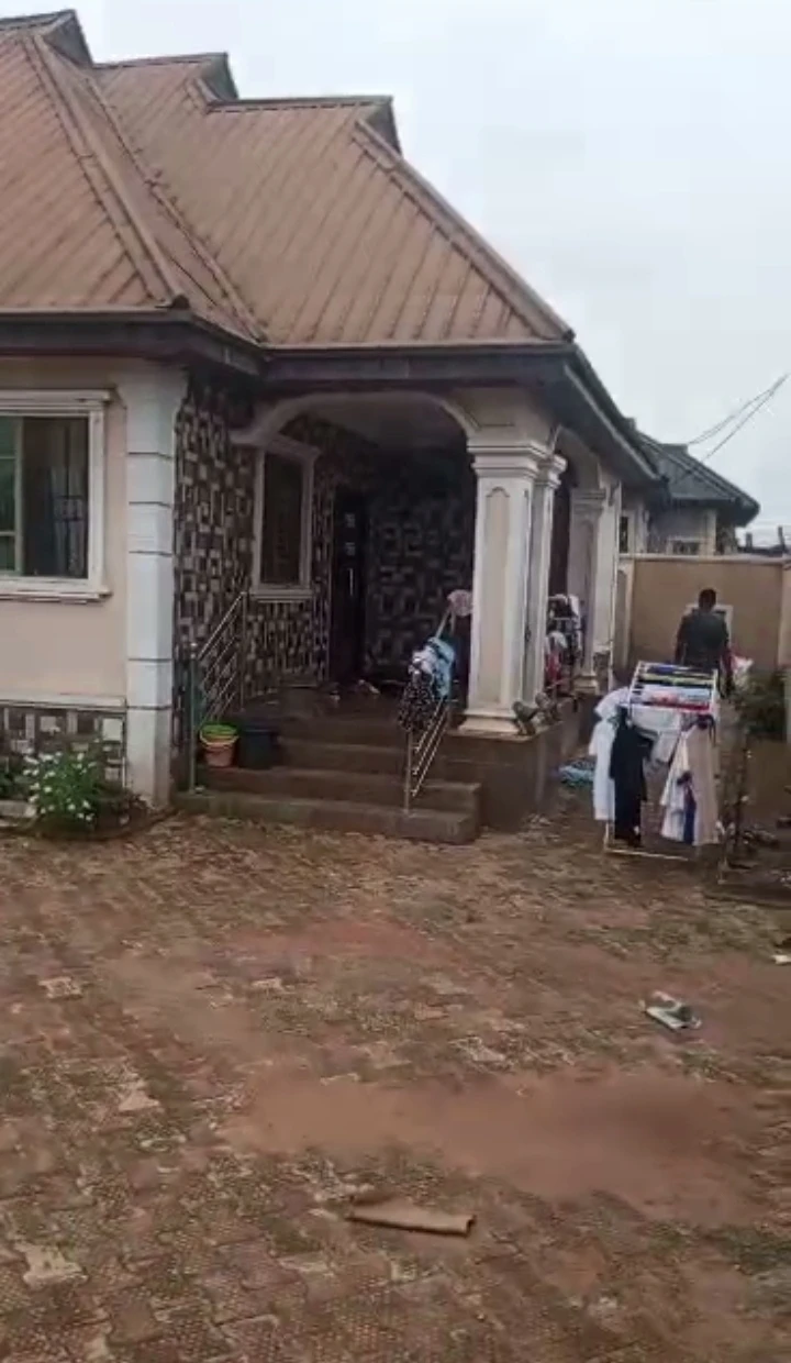 3 Bedroom Flat for Sale in Udeh airport road, Edo - Image 1