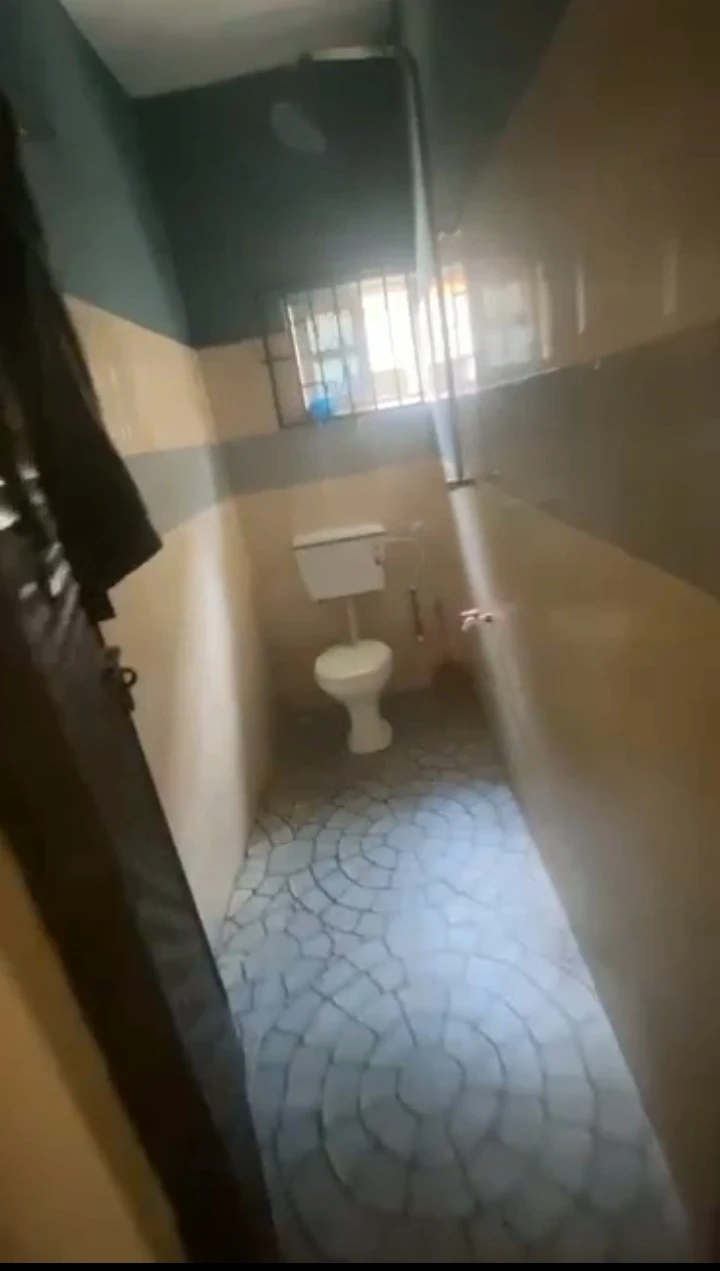 1 Bedroom Flat for Rent in Egbeken opp. Ogheghe junction sapele road, Edo - Image 1
