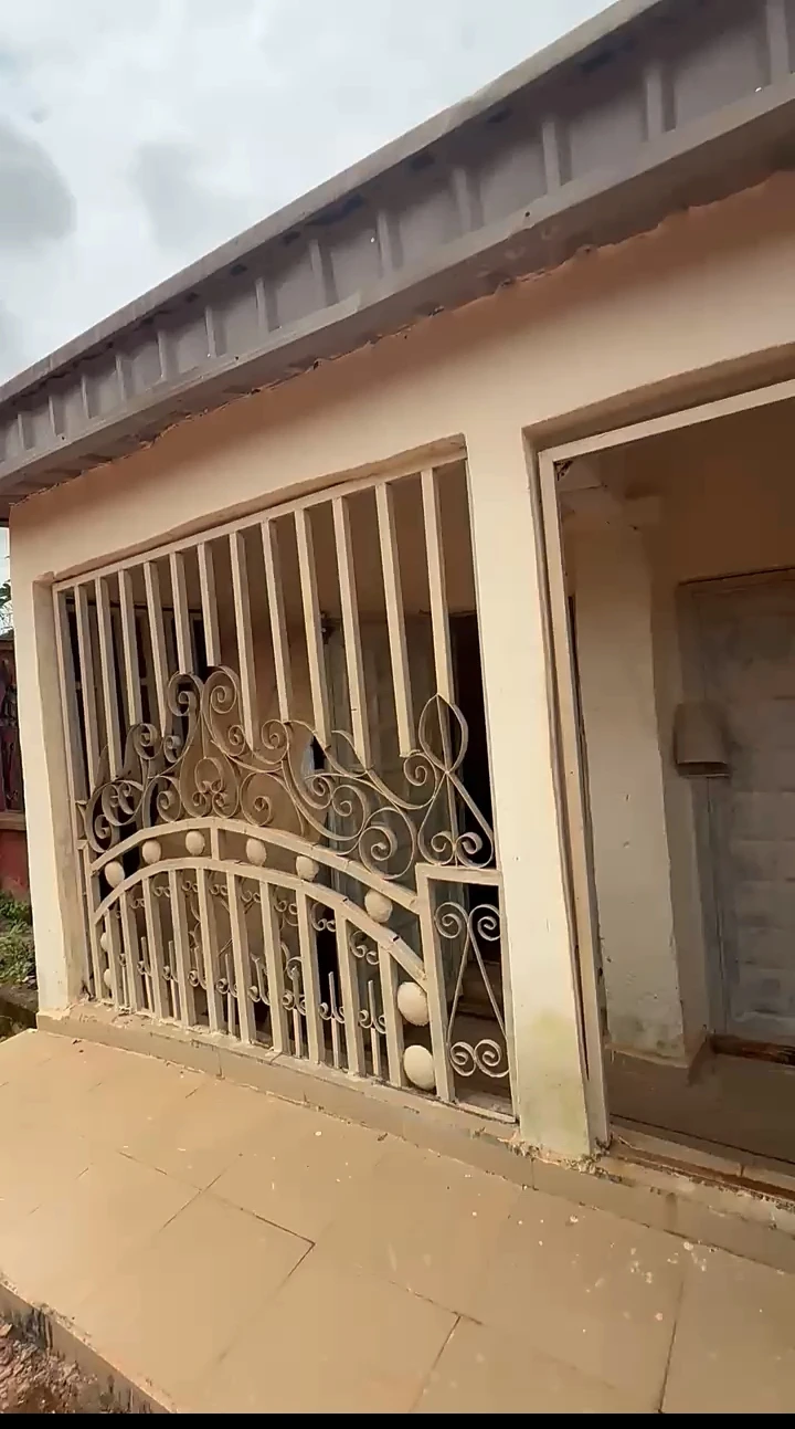 Store for Rent in Isihor, Edo - Image 3