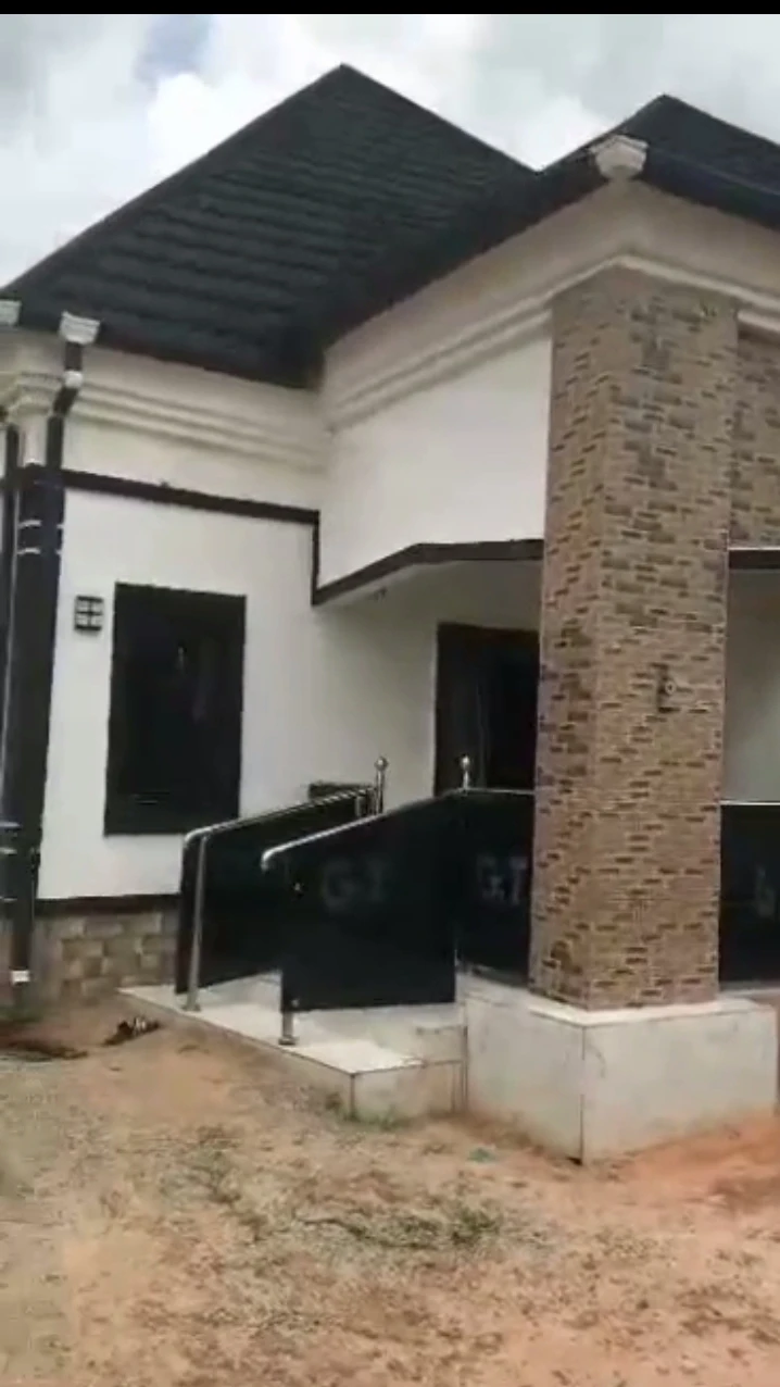 Bungalow for Sale in Oluku Benin Lagos road, Edo - Image 1