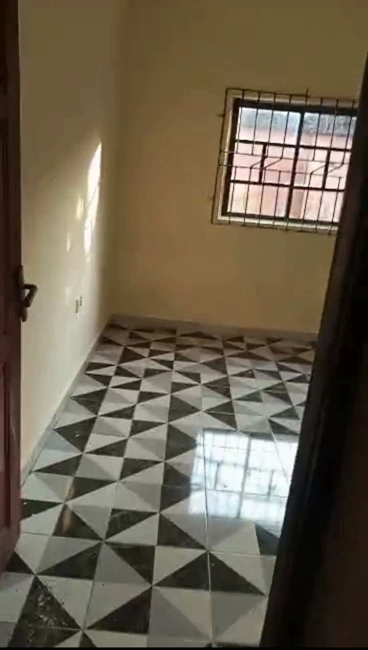 3 Bedroom Flat for Rent in Jakpa road, Delta - Image 2