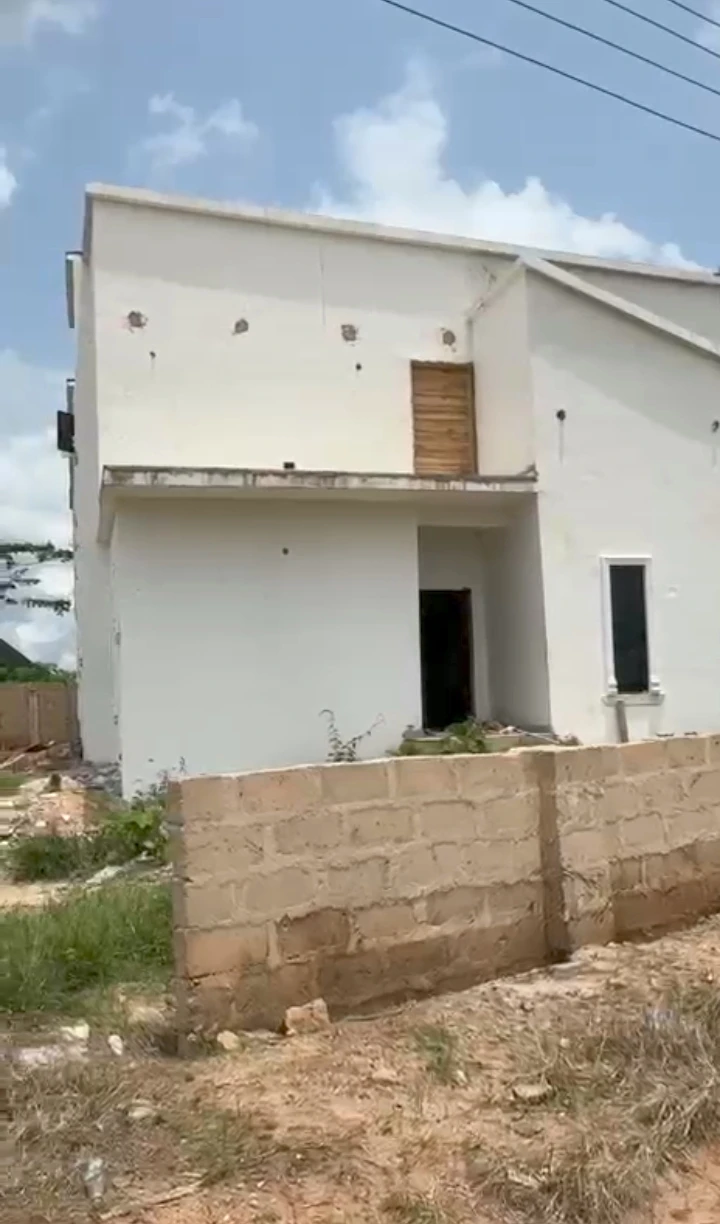 Duplex for Sale in Obagie road, Edo - Image 1