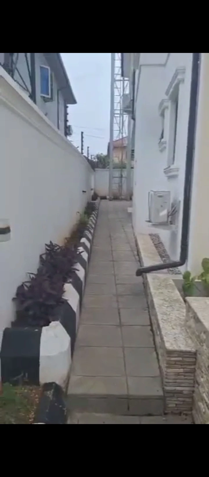 Duplex for Sale in Boundary road by ihama, Edo - Image 3