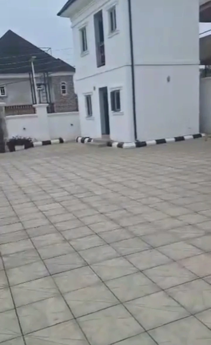 Duplex for Sale in Boundary road by ihama, Edo - Image 1