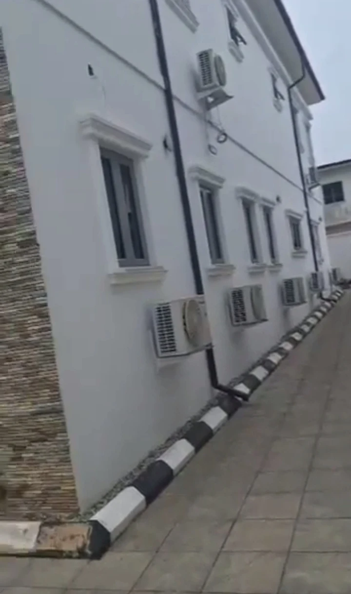 Duplex for Sale in Boundary road by ihama, Edo - Image 2
