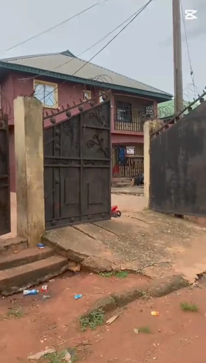 3 Bedroom Flat for Sale in Benin Auchi road Aduwawa, Edo - Image 2