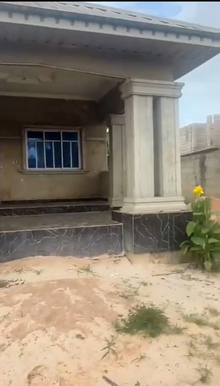Bungalow for Sale in Okhouromi, Edo - Image 2