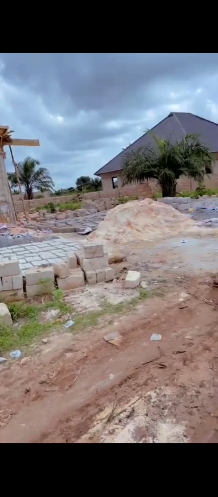 Uncompleted Building for Sale in Utesi community, Edo - Image 1