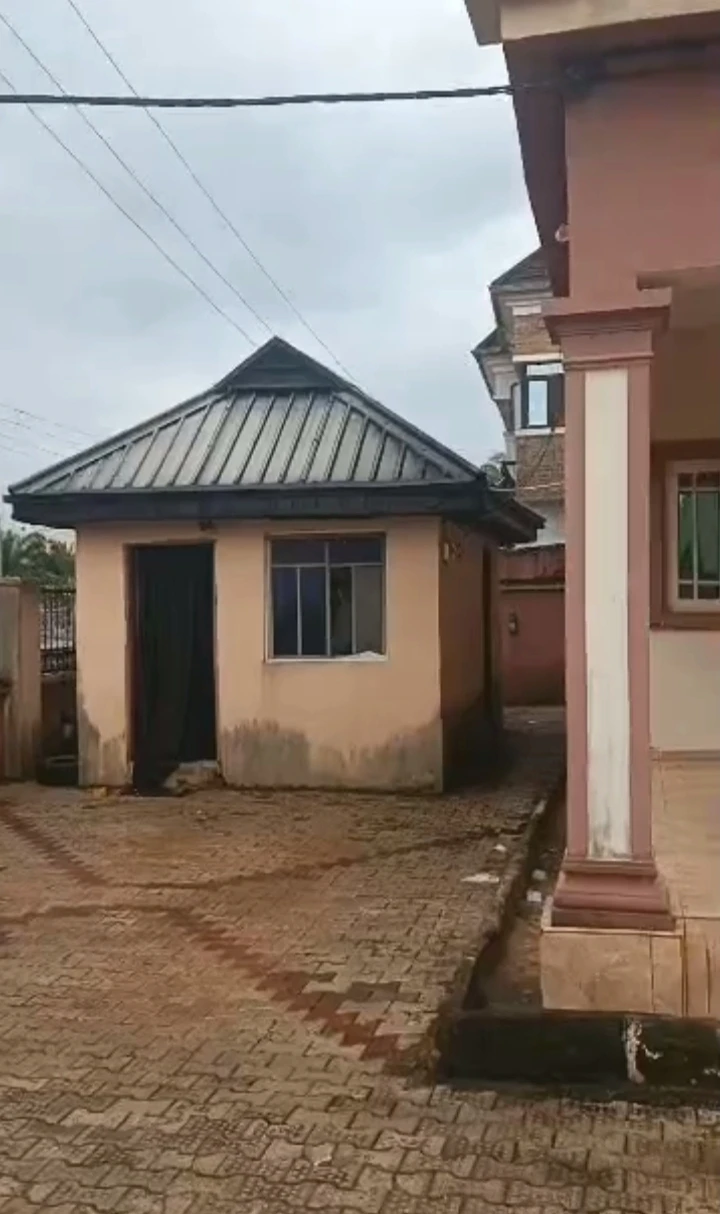 3 Bedroom Flat for Sale in Ugbor, Edo - Image 2