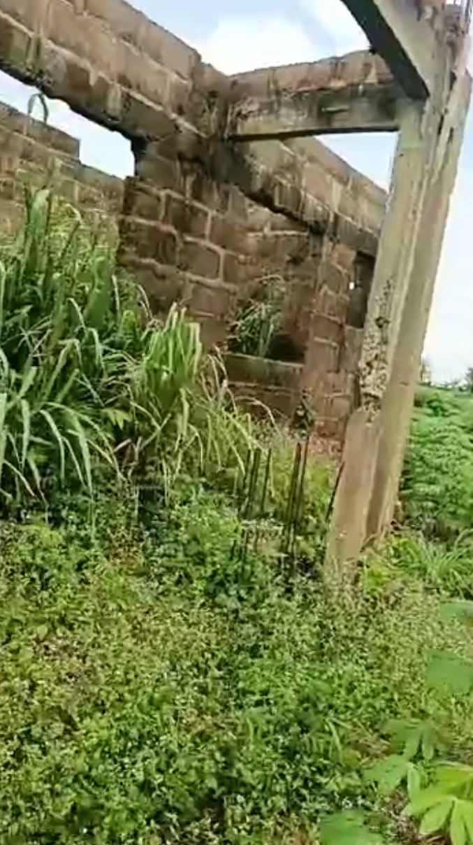 Uncompleted Building for Sale in Iyanomo community, Edo - Image 1