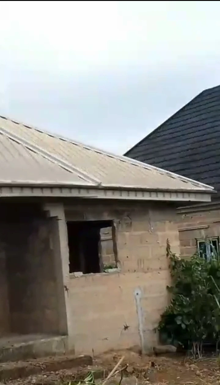 Uncompleted Building for Sale in Evbudia airport road Benin city, Edo - Image 2